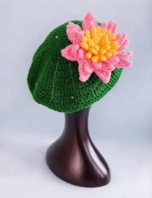 10 Unique Crochet Lily Pad Free Patterns, 5. Handmade Beret