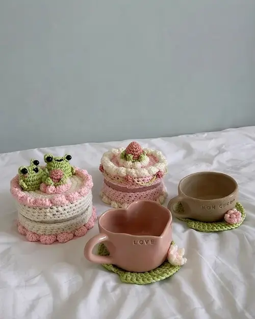 10 Unique Crochet Lily Pad Free Patterns, 6. Beginner Friendly Coasters