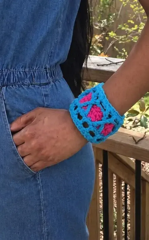 14 Crochet Bangle Bracelet Free Patterns, 1. Bangle with X Signs