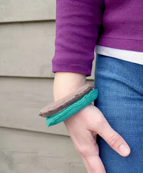 14 Crochet Bangle Bracelet Free Patterns, 10. Clean & Simple Bangle Bracelets