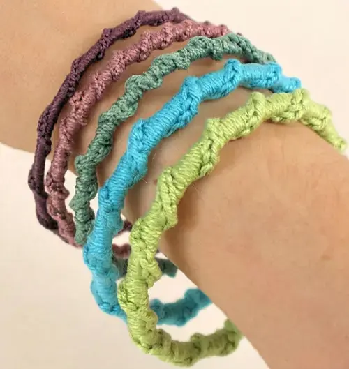 14 Crochet Bangle Bracelet Free Patterns, 2. Crochet Twisted Chain Bangle Pattern