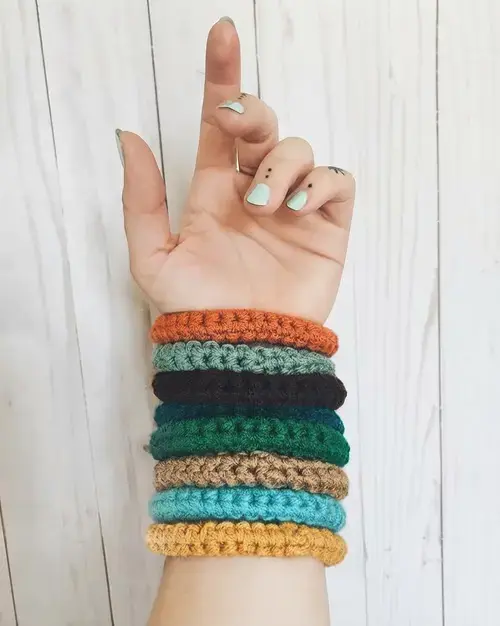 14 Crochet Bangle Bracelet Free Patterns, 7. Crochet Bangle Bracelets Pattern