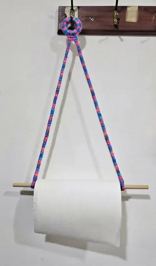 6 Crochet Hanging Toilet Roll Holder Free Patterns, 2. Beginner-Friendly Hanging Tissue Roll Holder