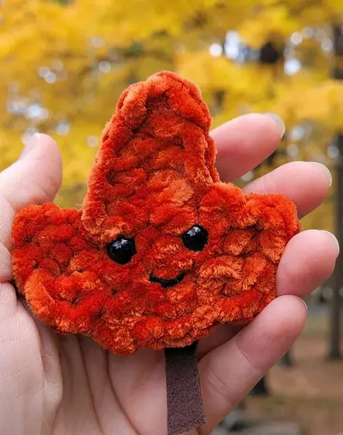 6 Five-Minute Fall Free Crochet Patterns, 1. Cute Crochet Leaf