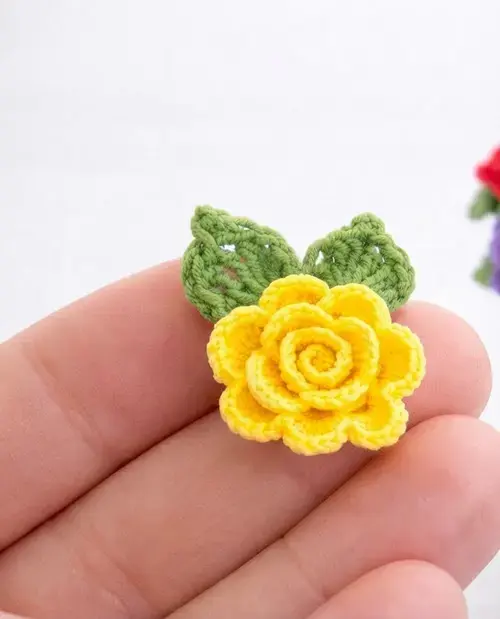 6 Five-Minute Fall Free Crochet Patterns, 4. DIY Flower