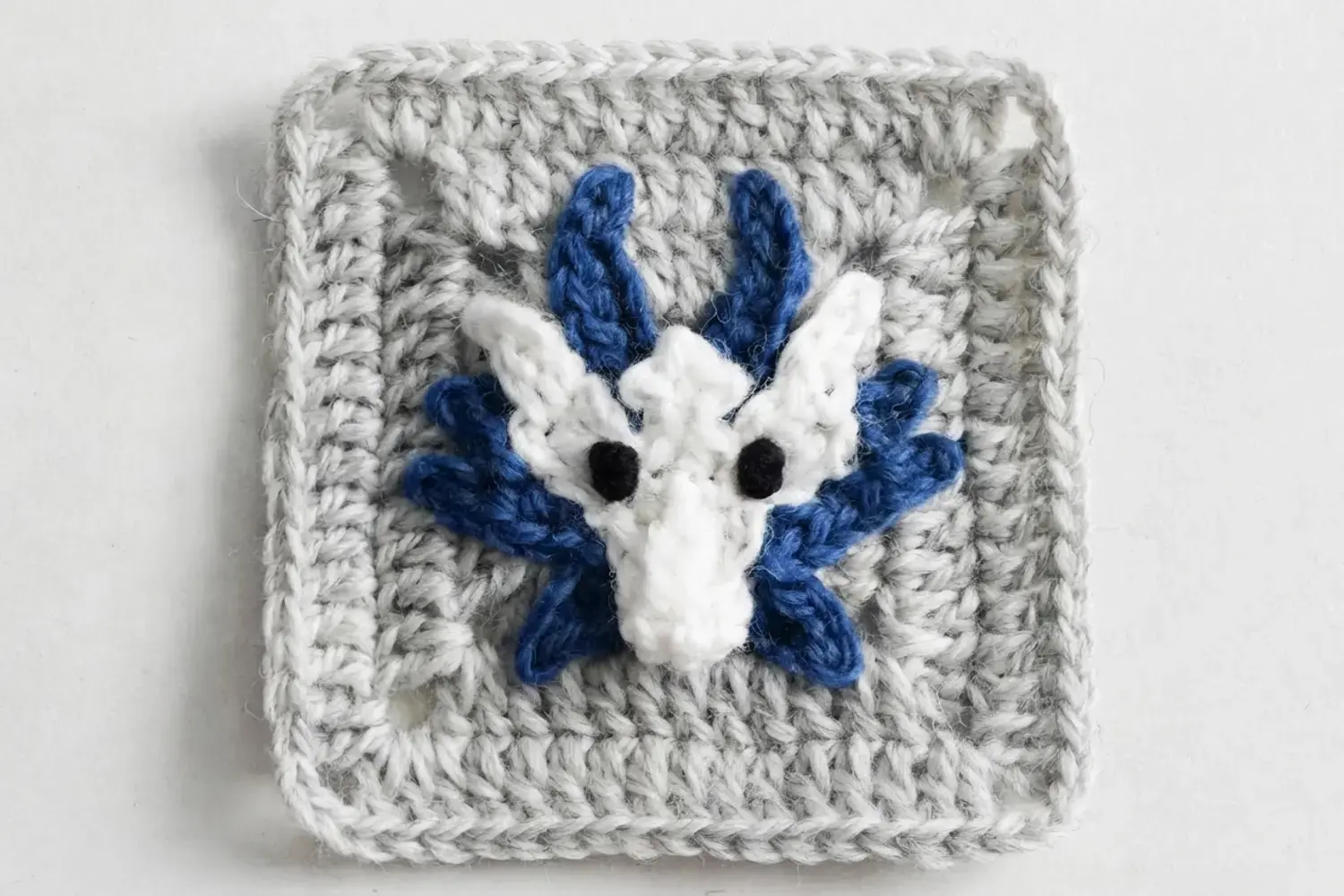 Dragon Granny Square, Assemble