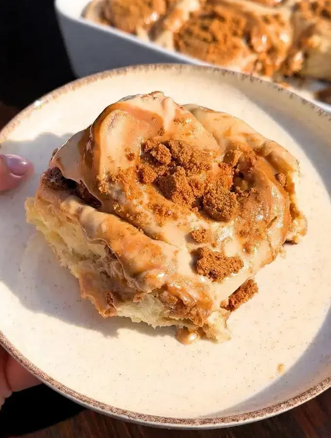 Soft And Fluffy Biscoff Cinnamon Rolls, Freezing